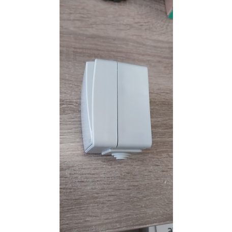 Falon kívüli 1-áramkörös kapcsoló