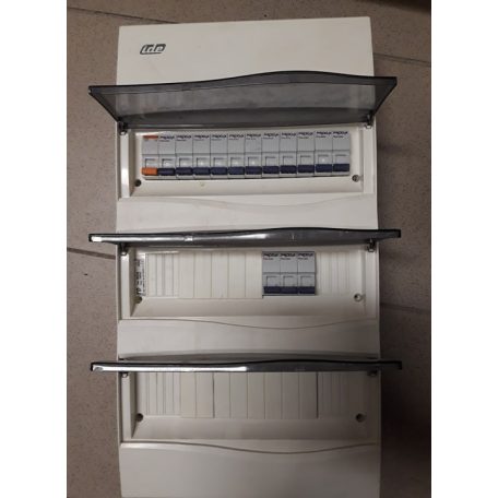 Szerelt 36M falon kívűli lakás elosztó